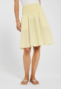 NORR - OPAL SEERSUCKER - Pleated skirt - light yellow flower aop Thumbnail Image 1