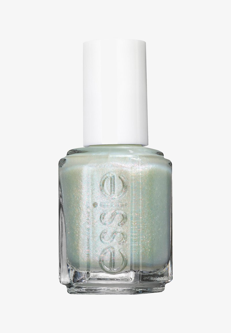 Essie nagellack i en glasflaska med fyrkantig bas. Ljus mintgrön färg med en skimrande finish. Vit cylindrisk kork på toppen.