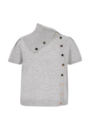 Lysegrå kortærmet sweater med ribbet krave og kant, der har en asymmetrisk frontlukning med metalguldknapper.