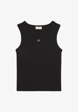Melns ribots bezroku tops ar apaļu izgriezumu kaklā, iekšpusē apkakles redzama Calvin Klein Jeans etiķete, un uz krūtīm neliels CK logotipa uzšuvums.