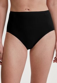Hoge taille zwarte slip gemaakt van een gladde, rekbare stof. Heeft een eenvoudig ontwerp zonder patronen of versieringen.