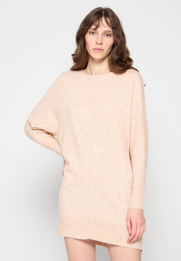 Vero Moda Petite Gebreide jurk abrikoos Vero Moda Petite Gebreide jurk abrikoos