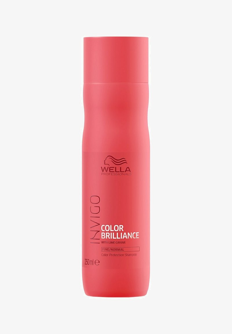 Wella Invigo Color Brilliance shampoo in een cilindrische roze fles. Bevat witte tekst met gebruiksinstructies voor fijn/normaal haar en volume. 250ml.