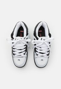 Globe FUSION - Sapatilhas de skate - black/white