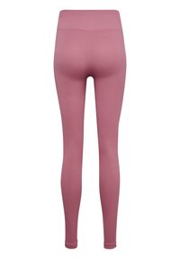 Roze ribbelleggings met een hoge taille. De stof lijkt glad en rekbaar, met een naadloze afwerking bij de enkels.