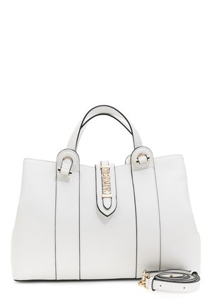 Borsa strutturata bianca con doppi manici, logo del marchio in oro sulla fascia frontale e tracolla abbinata staccabile arrotolata accanto.