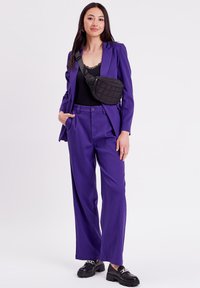 Cache Cache BREITE GERADE GESCHNITTENE - Bukser - violet