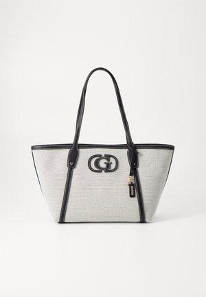 Borsa a tote in tela di colore grigio chiaro con dettagli in pelle blu navy, caratterizzata da un grande logo doppio 'G' e due manici per spalla.