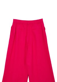 Pantaloni a gamba larga magenta con alta vita, dotati di due tasche frontali e un tessuto di cotone morbido. Design frontale piatto, vestibilità casual.