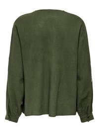 Chemise verte foncée à manches longues avec poignets boutonnés, vue de dos sur fond blanc.