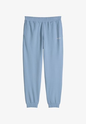 Hellblaue Sweatpants mit elastischem Bund und Bündchen, Seitentaschen und kleinem weißen "Marc O'Polo"-Logo am rechten Oberschenkel.