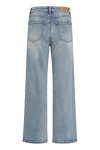 Plačios, šviesiai mėlynos spalvos džinsinės kelnės, turinčios aukštą liemenį, dvi galines kišenes ir siūtą apačią, suteikiančią didesnį patvarumą.