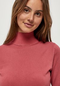Minus MILIMA ROLL NECK KNIT - Pamata T-krekls - pink lemonade