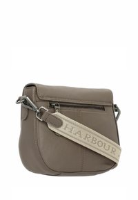 Borsa a tracolla in pelle taupe con tasca frontale con zip e tracolla in tessuto beige regolabile, incisa con "FLARBOUR."