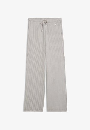 Pantalon gris clair à jambes larges avec fines rayures verticales, taille à cordon, et petit logo blanc Puma en haut à gauche.