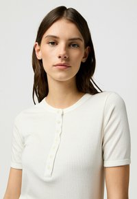 Wrangler SHORT SLEEVE SLIM FIT  - T-shirt basic - worn_white