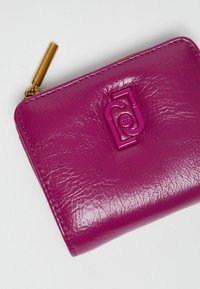 LIU JO GLOSSY WITH ZIP - Peňaženka - pink