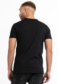 Lonsdale NORMALE PASSFORM STANYDALE - Camiseta estampada - black red white