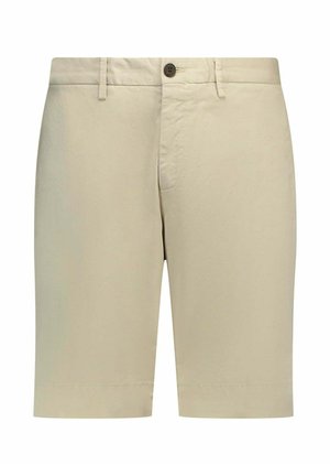 Shorts en coton beige avec une taille plate, fermeture à bouton et ourlet soigneusement plié. Équipés de deux poches latérales et d'une texture lisse.