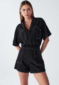 WILLA ZIMI BUTTON - Blusa - black