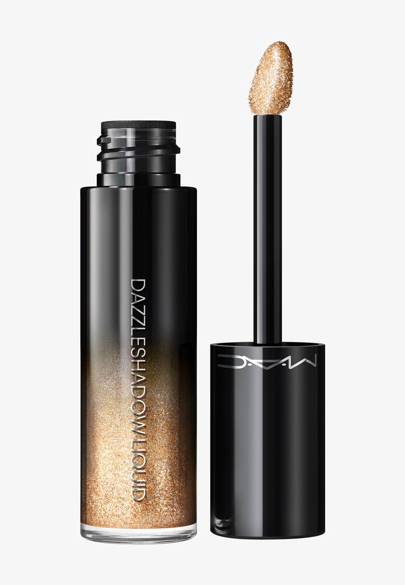 Schwarze Tube von MAC Dazzleshadow Liquid mit goldglitzerndem Lidschatten und daneben liegendem Applikatorstab.
