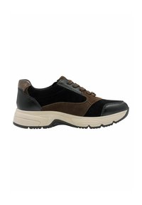 Sneaker nero e marrone realizzato in una combinazione di camoscio e pelle, con punta rotonda, accenti testurizzati e una spessa suola beige con motivo antiscivolo.