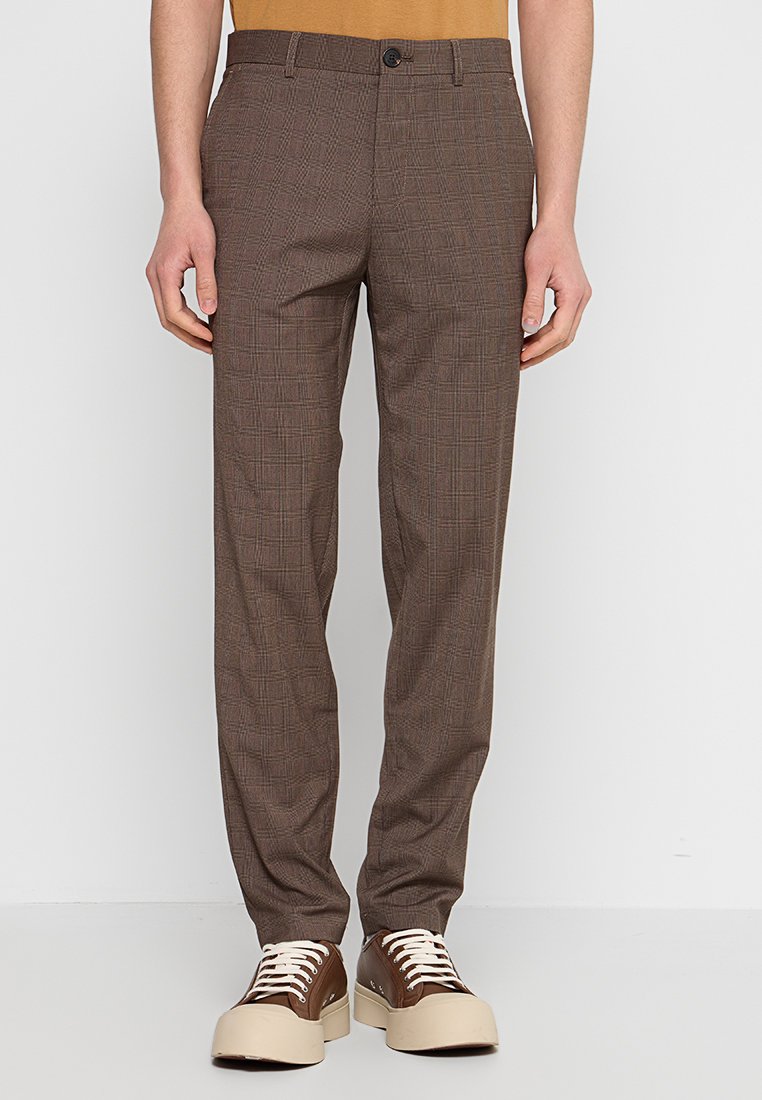 Matinique Chino bruin