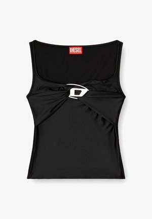 Top nero senza maniche in tessuto liscio, caratterizzato da un design frontale intrecciato e un distintivo accento ovale bianco. Etichetta del logo rossa nella parte superiore.