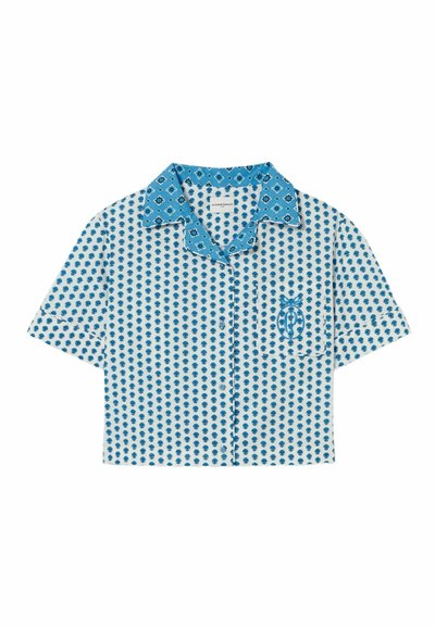 Camicetta a maniche corte bianca e blu, con un motivo floreale, chiusura con bottoni sul davanti e taschino sul petto con ricamo del logo.