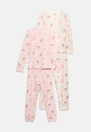 Dos juegos de pijamas infantiles de manga larga en rosa pastel y crema con patrones de estampado de bailarina y flores.
