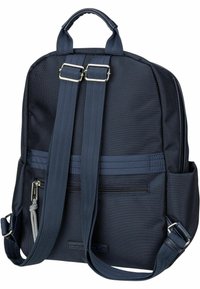 Zaino in tessuto blu navy con superficie testurizzata, due spallacci regolabili, maniglia superiore e tasca frontale con zip. Presenta cuciture a contrasto.
