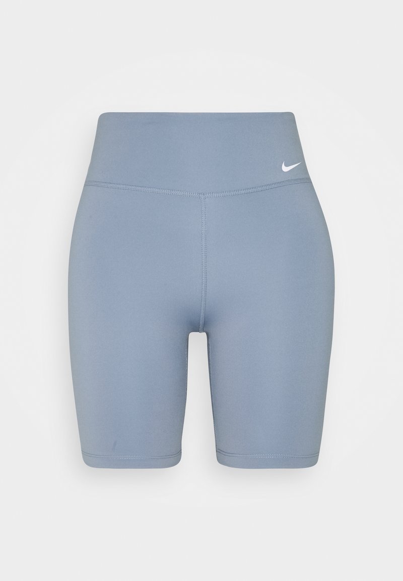 Shorts de vélo Nike taille haute bleu clair avec un petit logo swoosh blanc sur la hanche gauche, présentés sur un fond blanc.