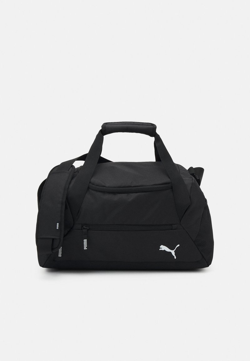 Mala de desporto preta, feita de tecido durável, com um bolso com fecho, uma pega almofadada e um logo da Puma branco de um lado. Alças duplas para os ombros.