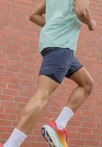 HOKA SKYGLIDE SHORT - Pantalón corto de deporte - outer space