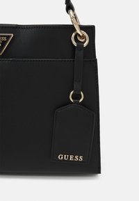 Guess BASILEA GIRLFRIEND SATCHEL - Rokassoma - black