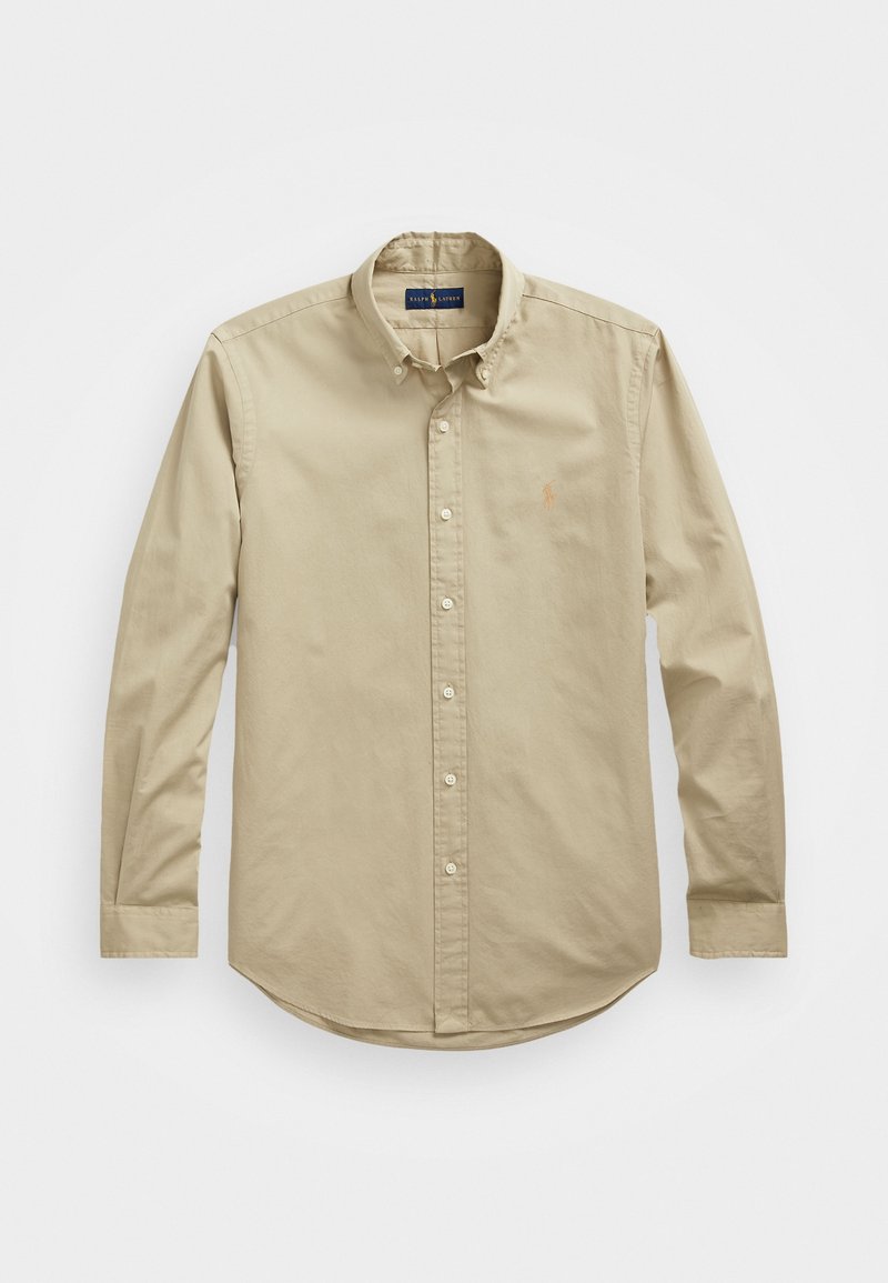 Beżowa koszula na długi rękaw z zapięciem na guziki i kołnierzykiem zapinanym na guziki, z małym wyhaftowanym logo na lewej piersi.