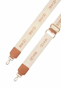 Regulowany beżowy pasek z tkaniny z brązowymi skórzanymi zakończeniami, złotymi metalowymi zapięciami oraz nadrukiem "OCCHNIK" wzdłuż całej długości.
