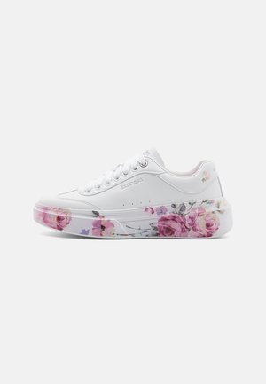 CORDOVA CLASSIC - Matalavartiset tennarit - white