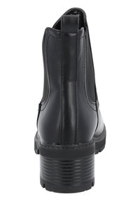 Bottines noires en cuir verni avec des panneaux élastiques sur les côtés, un bout rond et un talon en bloc strié. Détail texturé à l'arrière visible.