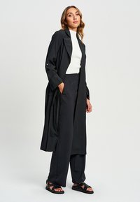 WILLA BOTANIST - Trenchcoat - black
