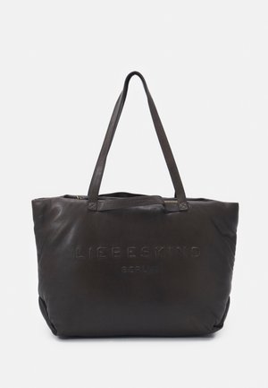 Bolso tote de cuero negro con dos correas para el hombro y el logo "LIEBESKIND BERLIN" en relieve en el frente.