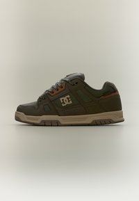Επιλέχθηκε, dark olive/olive