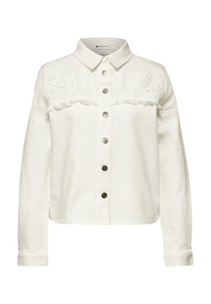 Veste blanche à manches longues boutonnée avec col, ornée de dentelle ajourée et d'une bordure effilochée sur la poitrine, boutons métalliques à l'avant.