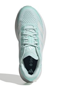 Zapatilla deportiva de un verde menta claro con una parte superior de malla transpirable, detalles en blanco y una suela acolchada. Presenta cordones y un cuello acolchado.
