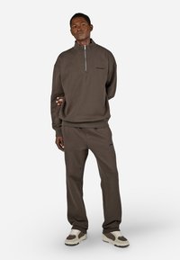 Pegador LOGO  - Ikdienas džemperis - washed walnut brown black