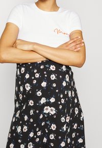 Vero Moda Maternity A-linjainen hame - black