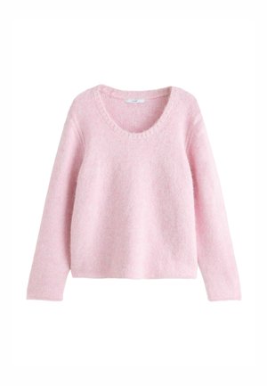 Lyserød sweater lavet af blødt, fuzzy materiale med rund halsudskæring og lange ærmer. Den har en afslappet pasform og en subtil tekstur over det hele.