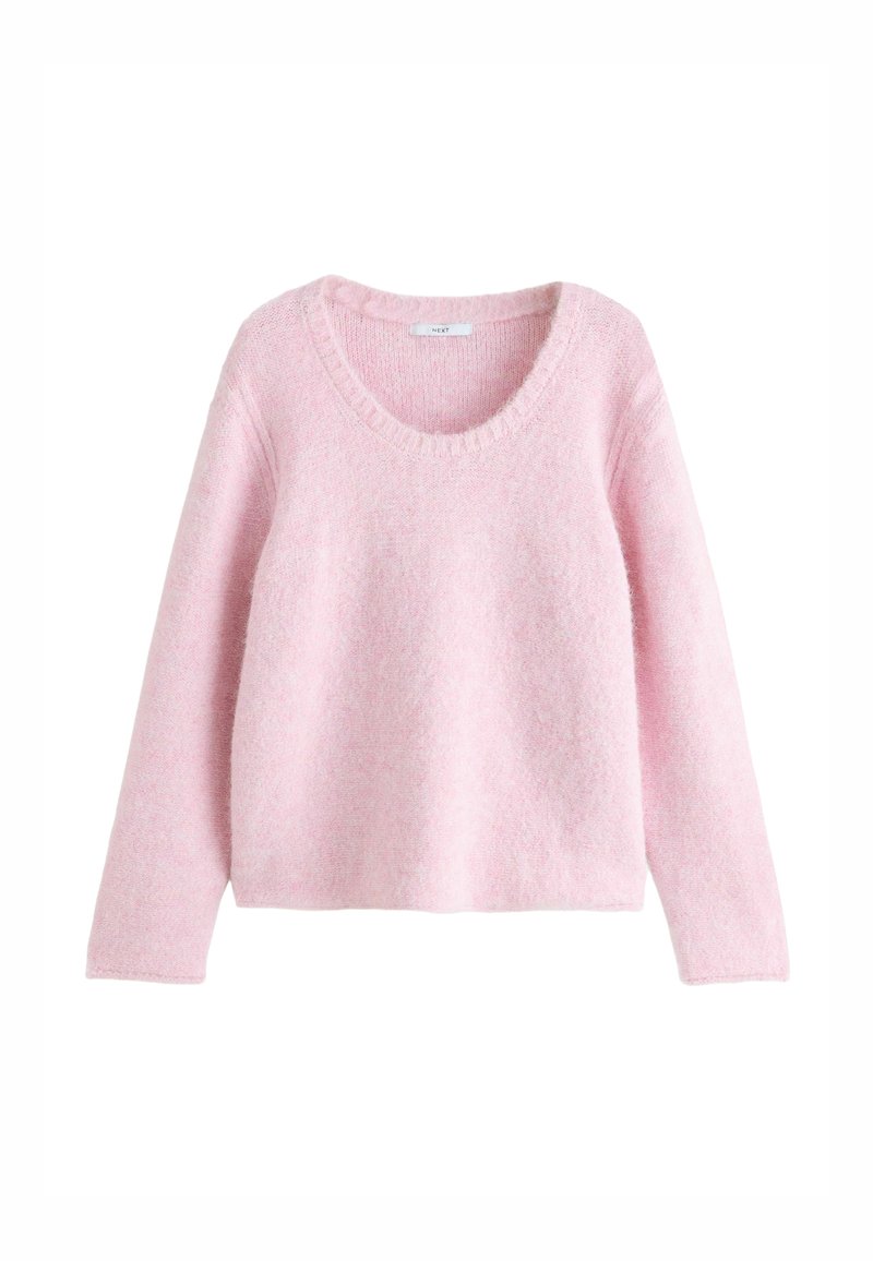 Lyserød sweater lavet af blødt, fuzzy materiale med rund halsudskæring og lange ærmer. Den har en afslappet pasform og en subtil tekstur over det hele.
