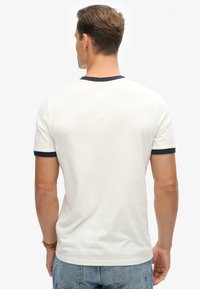 Superdry & Co RINGER WORKWEAR GRAPHIC - Camiseta estampada - winter white eclipse navy
