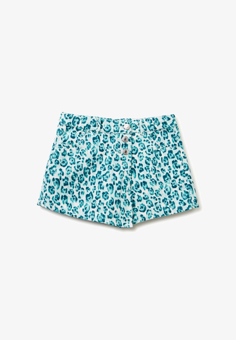 Pantalones cortos con estampado de leopardo en turquesa y blanco, que cuentan con un diseño ajustado, cierre de cinco botones y dos bolsillos laterales. La tela tiene un acabado texturizado.